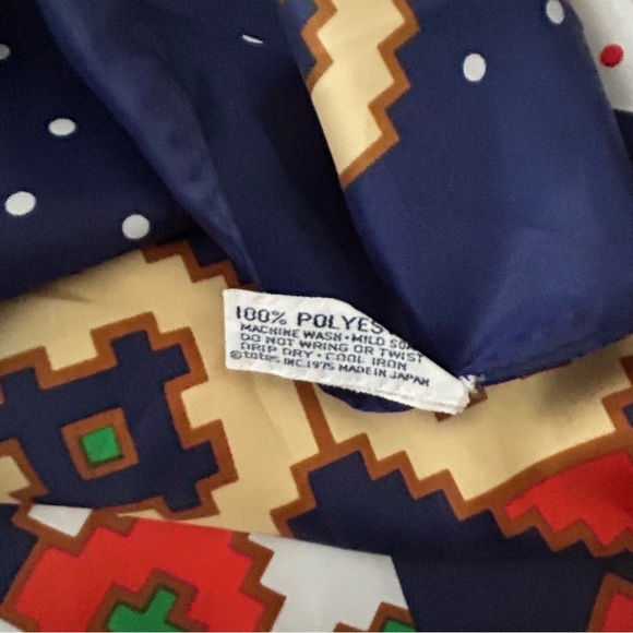 Totes Water Repellent Geometric Patterned Rain Scarf in Navy and Orange - Picture 4 of 4